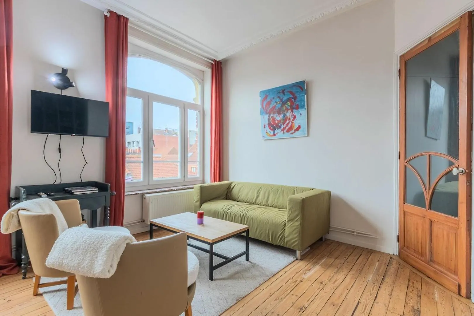 2 Bedroom Apartment With Terrace, Near Rijsel Frankrijk