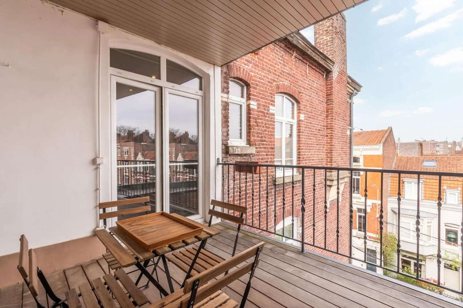 2 Bedroom Apartment With Terrace, Near Rijsel Frankrijk